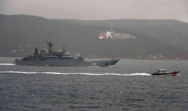 Rus savaş gemileri peş peşe Çanakkale Boğazı'ndan geçti