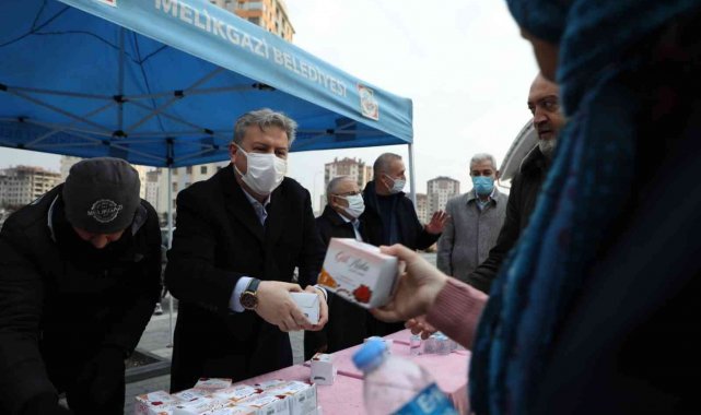 Sabah namazında kandil simidi Başkan Palancıoğlu&#039;ndan