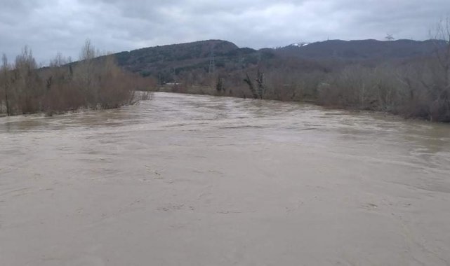Sağanak yağış Filyos ırmağında taşkına neden oldu