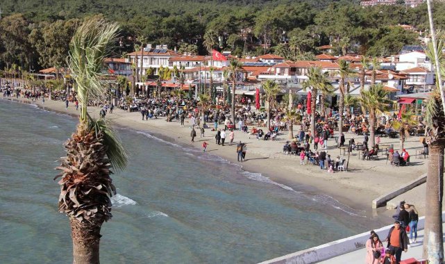 Sahilde adım atacak yer kalmadı