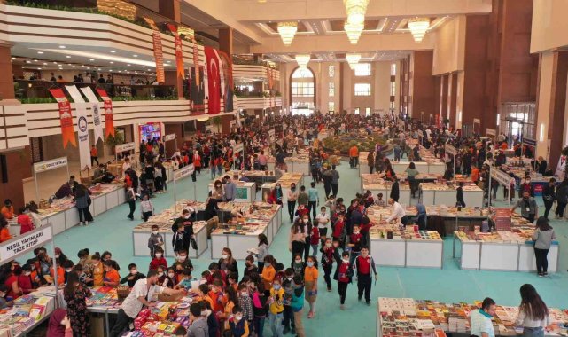 Şahinbey Belediyesi&#039;nin çocukları heyecanlandıran kitap fuarı başlıyor