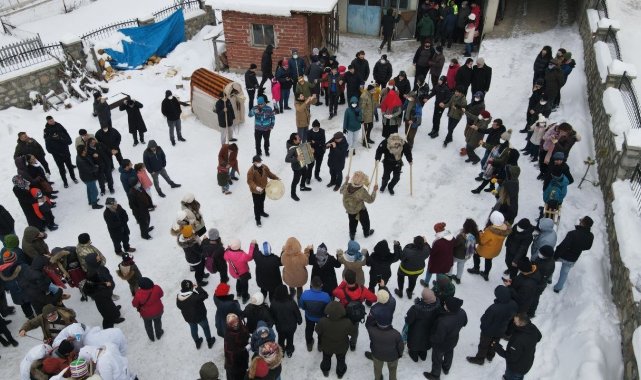Sakin Şehir Şavşat'ta kış şenlikleri renkli görüntülere sahne oldu