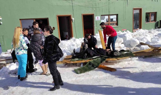 Saklıkent kayak merkezinde sundurma çöktü: 2 yaralı
