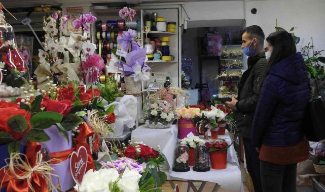 Salgında zor günler geçiren çiçekçiler bu yıl satışlardan umutlu