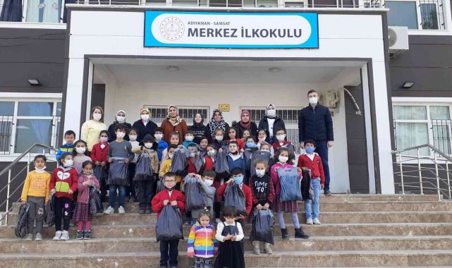 Samsat'ta ilkokul öğrencileri giydirildi