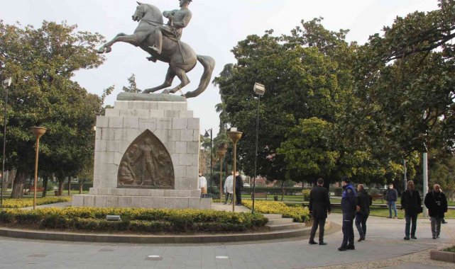 Samsun Valiliği: &quot;Atatürk Anıtı&#039;na urgan bağlayan 2 kişi yakalandı&quot;