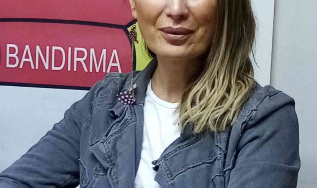 Sanatçı Kodal, Bandırma için şarkı yazma sözü verdi