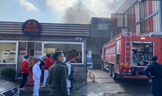 Sancaktepe'de simit fabrikasında yangın