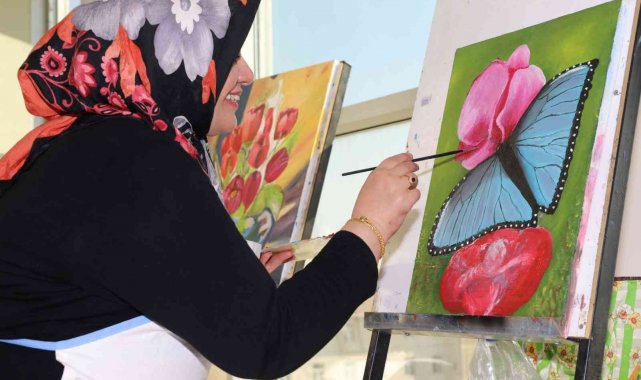 Şanlıurfa'da kadınlar zamanını kurslarda geçiriyor