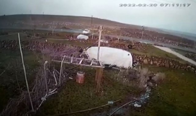 Şanlıurfa'da kontrolden çıkan otomobil kaza yaptı