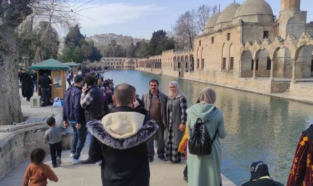 Şanlıurfalılar güneşli havanın tadını çıkardı