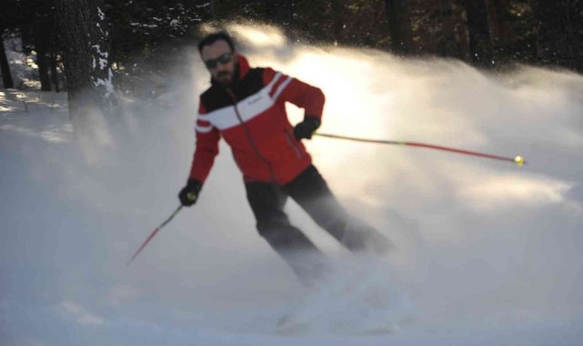 Sarıkamış Kayak Merkezi doldu taştı