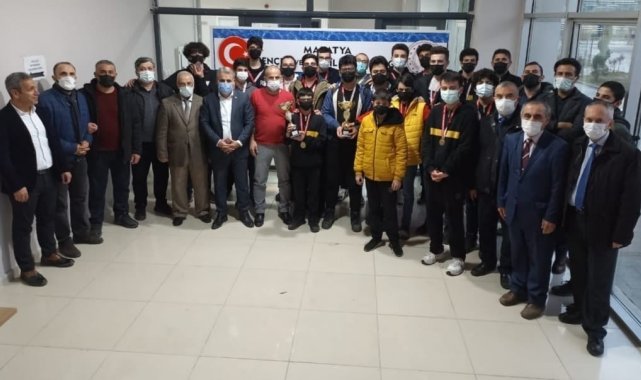 Satranç Şampiyonası çekişmeli geçti