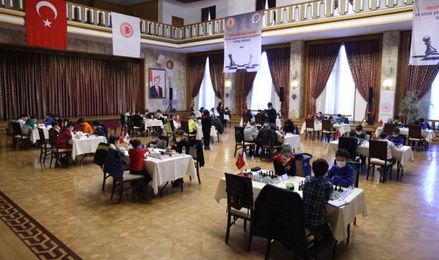 Satranç turnuvası şampiyonu Bursalı Yağız