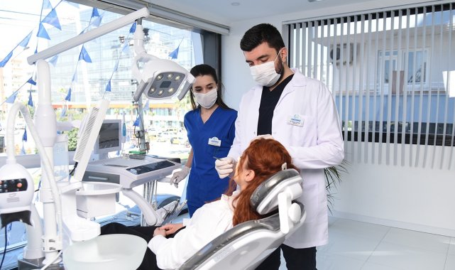 Şeffaf plaklarla kimse fark etmeden dişleriniz düzelsin