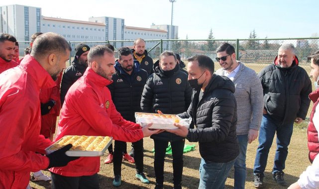 Şehit komutan Mithat Dunca&#039;nın ailesinden Eskişehirspor&#039;a ziyaret