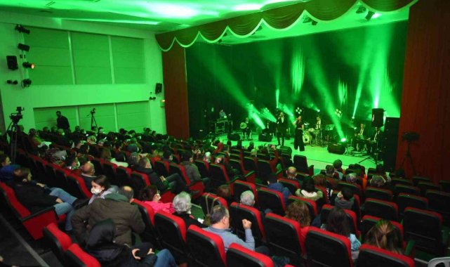 Şehr-i Dilara Müzik Topluluğu, söylediği şarkılarla kulakların pasını sildi