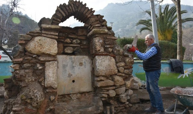Şehzadeler'in tarihi çeşmelerde restorasyon başladı