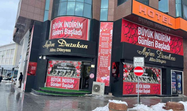 Sevgililer Günü öncesi Neşet Ertaş'lı kampanya