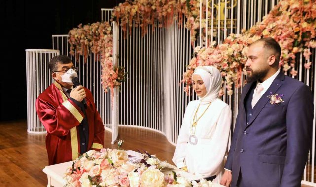 Sevgililer gününde mutluluğa ''evet' dediler