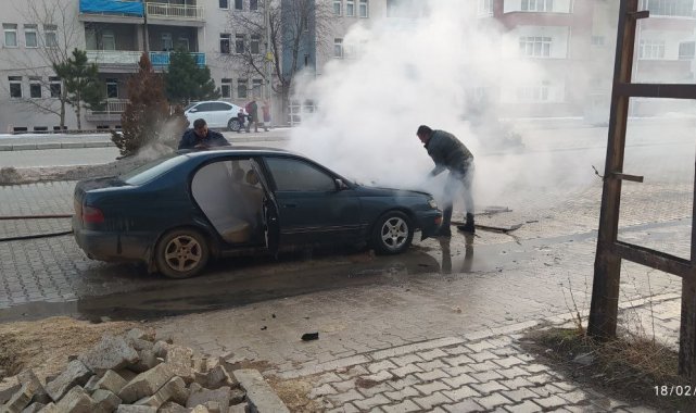 Seyir halindeki araç alev aldı