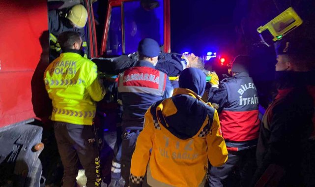 Seyir halindeki kamyon tıra arkadan çarptı, 2 kişi yaralandı