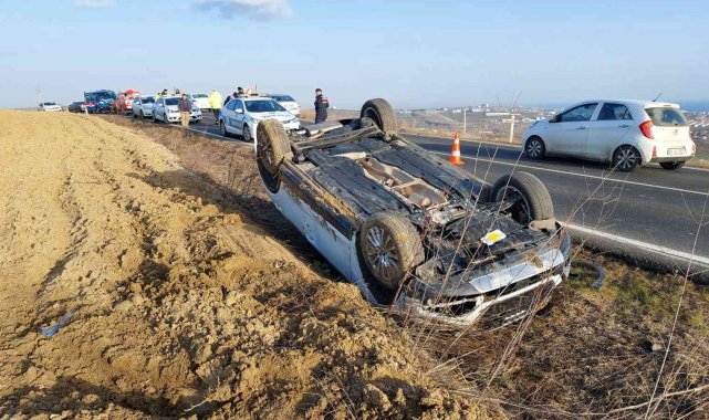 Seyir halindeki otomobil takla attı