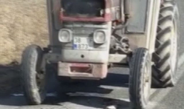 Seyir halindeki traktör alev aldı