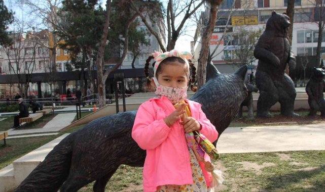 Sıcak havayı gören Bilecikliler güneşin tadını çıkardı