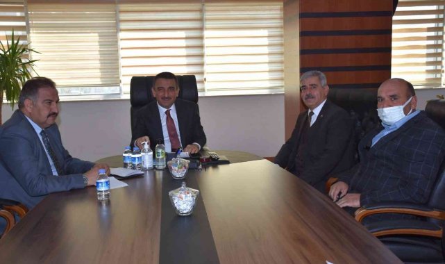 Siirt Valisi Hacıbektaşoğlu, köy muhtarlarının sorunlarını dinledi