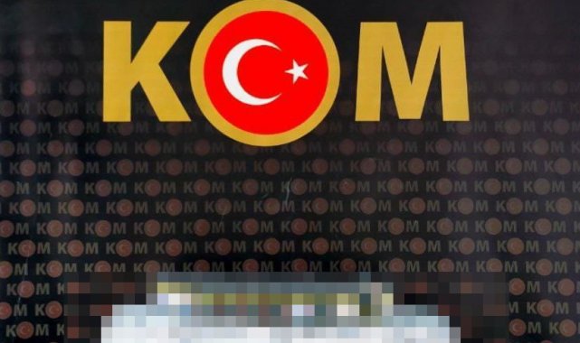 Siirt'te aracın gizli bölümlerine saklanmış 860 paket kaçak sigara ele geçirildi