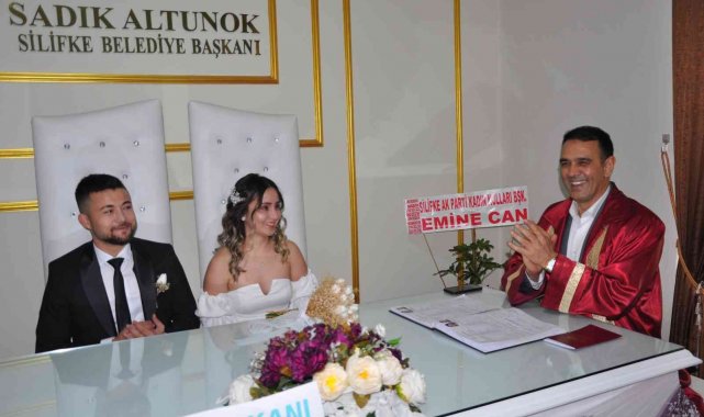 Silifke'de 02.02.2022'de saat 2'de 22 çift nikah kıydırdı