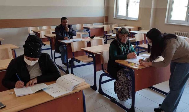 Simav'da okuma yazma kursu açıldı