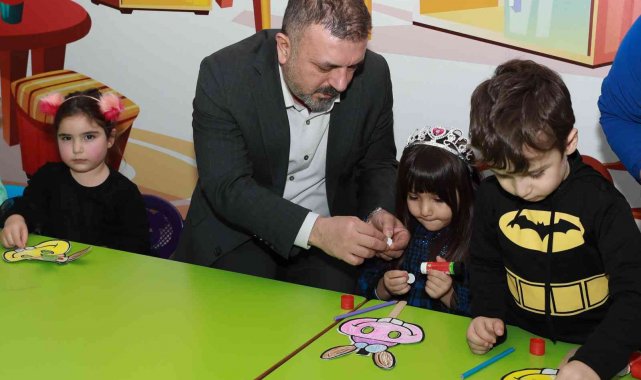 Sincan Belediye Başkanı Murat Ercan'dan çocuklara sürpriz ziyaret