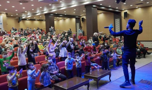 Sincan Belediyesi'nden çocuklar için özel tiyatro gösterileri düzenliyor