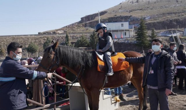Sincan'da kadınlar "Kadın Kadına Aile Sohbetleri" ile keyifli vakit geçiriyor