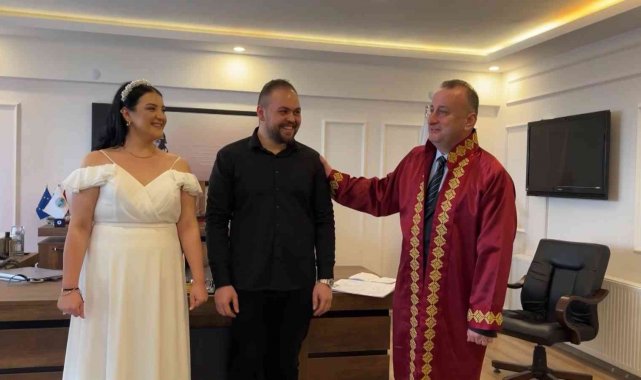 Sinoplu çift 'özel tarihi' fırsat bildi