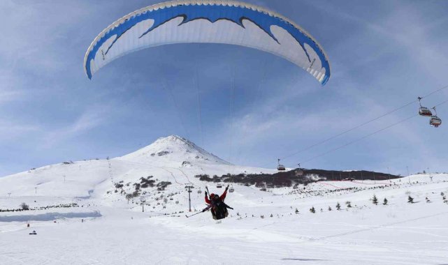 Sivas'ın "Yıldız"ı yamaç paraşütçülerini ağırladı