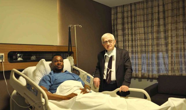 Sivasspor'da Leke James ameliyat edildi