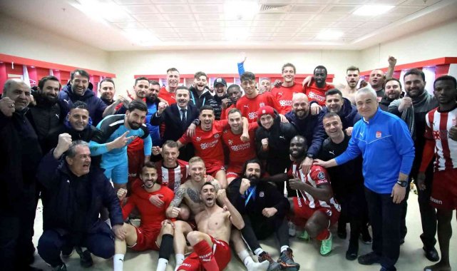 Sivasspor'dan soyunma odasında galibiyet pozu!