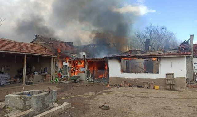 Sobadan sıçrayan köz kerpiç evde yangın çıkarttı