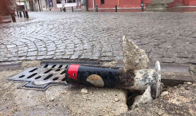 Sokak aralarında tehlikeli lobutlar