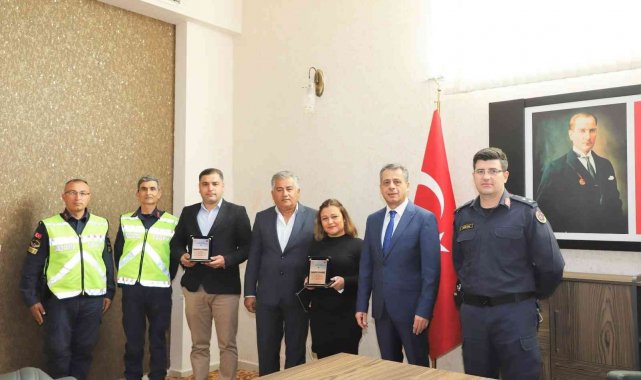 Son 5 yılda trafik cezası yemeyen ve kazaya karışmayan sürücülere plaket