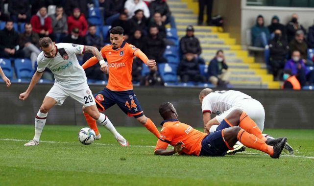Spor Toto Süper Lig: Medipol Başakşehir: 1 - Fatih Karagümrük: 2