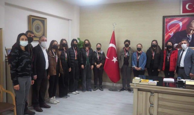 Sporcu öğrenciler başarılarını paylaştı