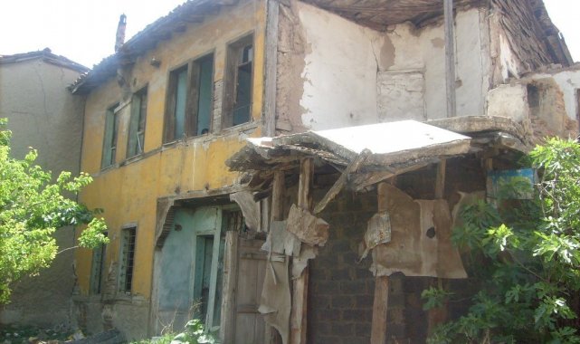 Suçlara ev sahipliği yapan metruk binalar yıkılıyor