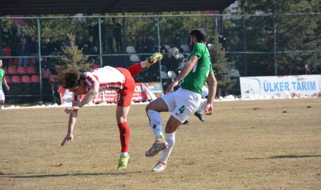 Şuhut Belediye Hisarspor, Emirdağ Spor'a 4-1 mağlup oldu