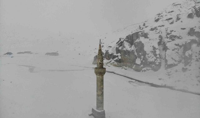 Sular altında kalan cami havadan görüntülendi