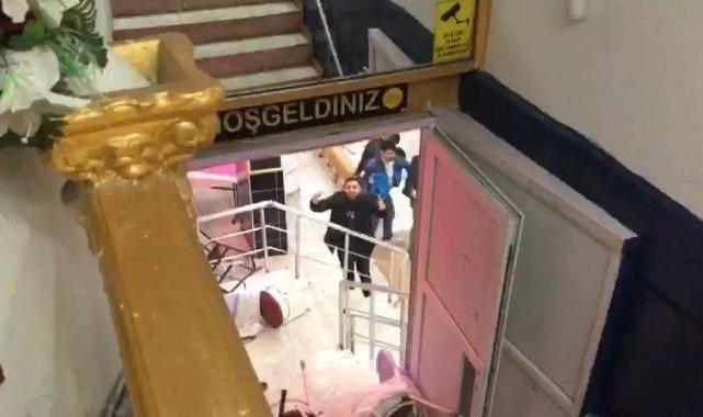 Sultangazi'de pavyon ihbarına giden polislere saldırı