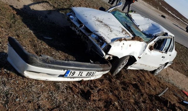 Takla atan otomobil refüje devrildi: 2 yaralı